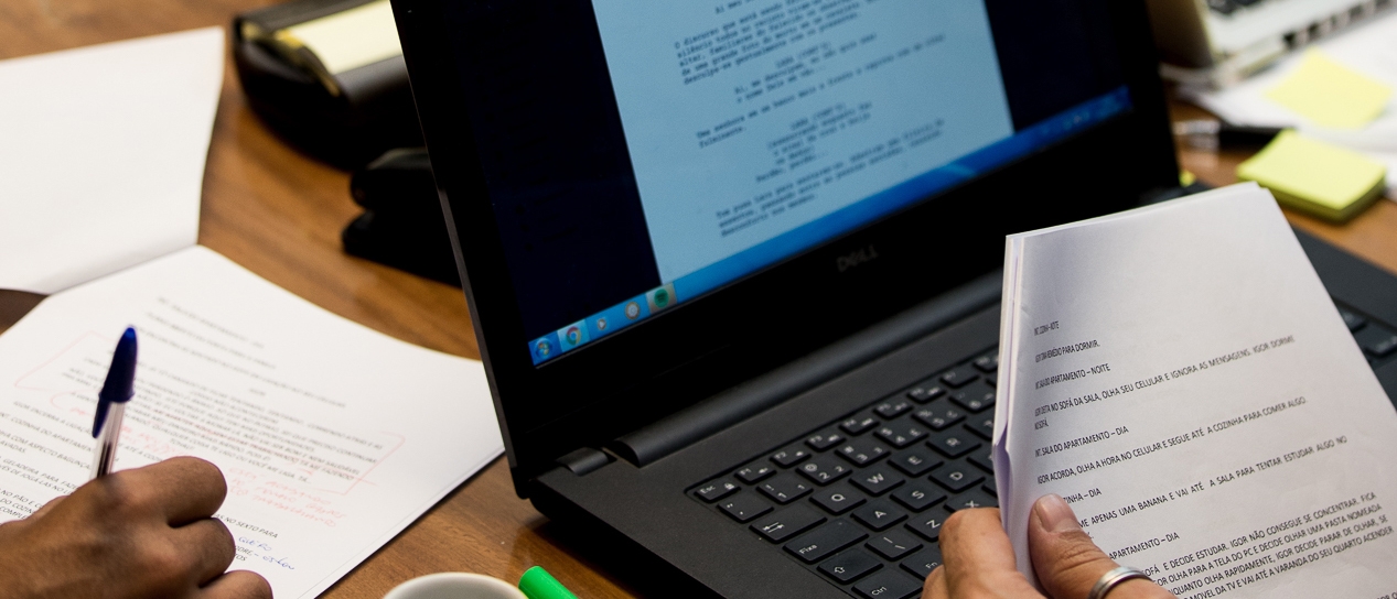 Roteiro para Série de TV – Online