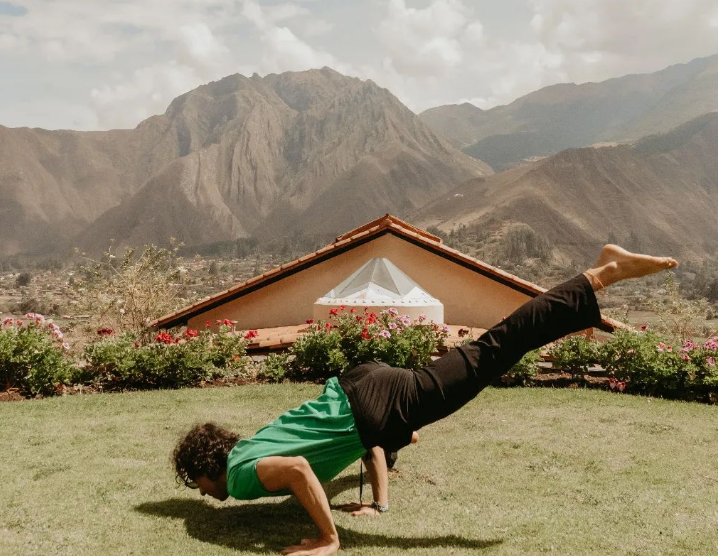 Oficinas gratuitas de dança e yoga na AIC